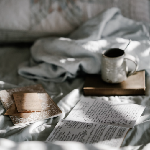 10 Cozy Morning Journal Prompts for Cold Days When It’s Hard to Get Up